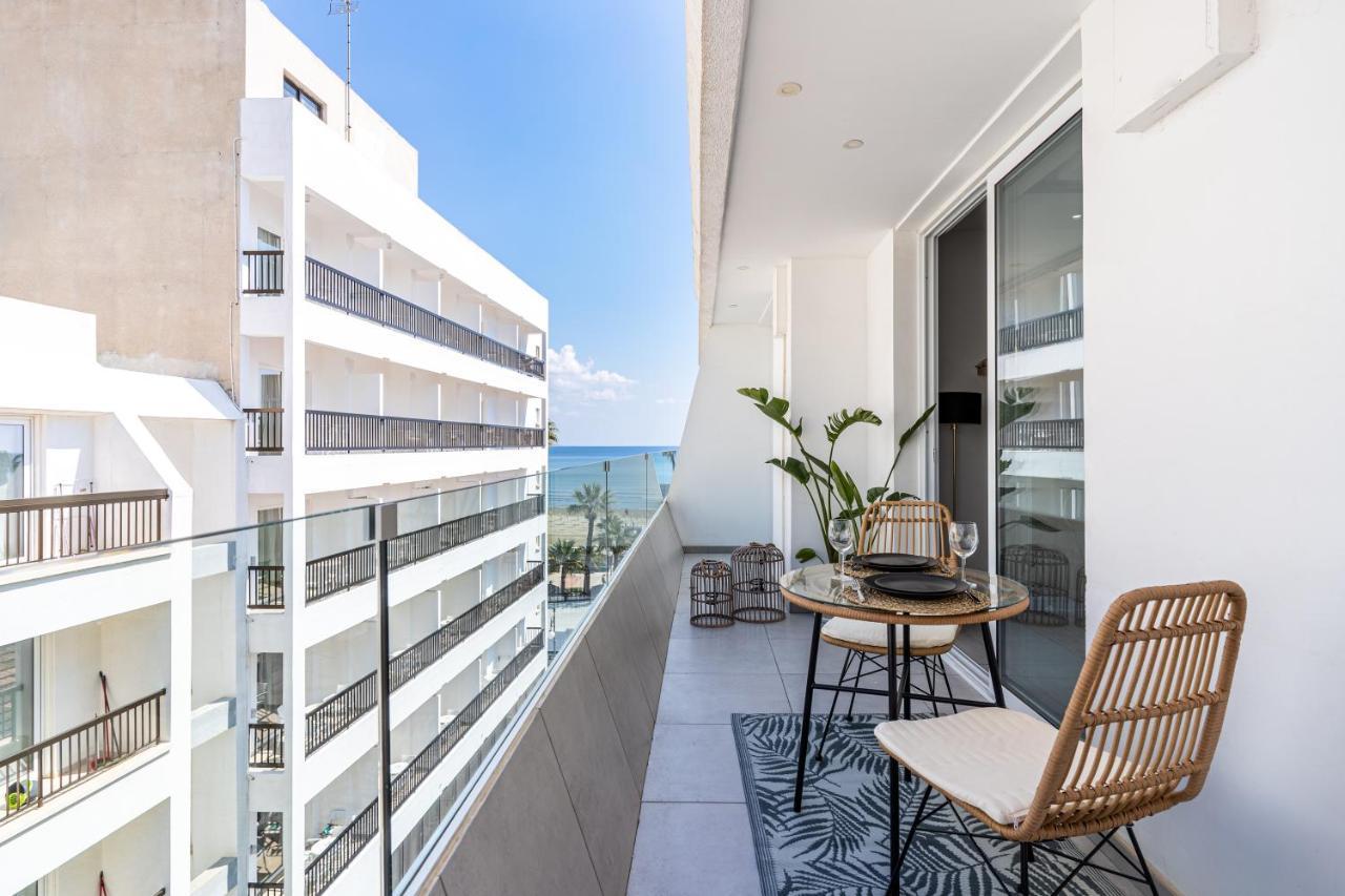 Beach Daze 1-Br Apt By Finikoudes Beach Λάρνακα Εξωτερικό φωτογραφία