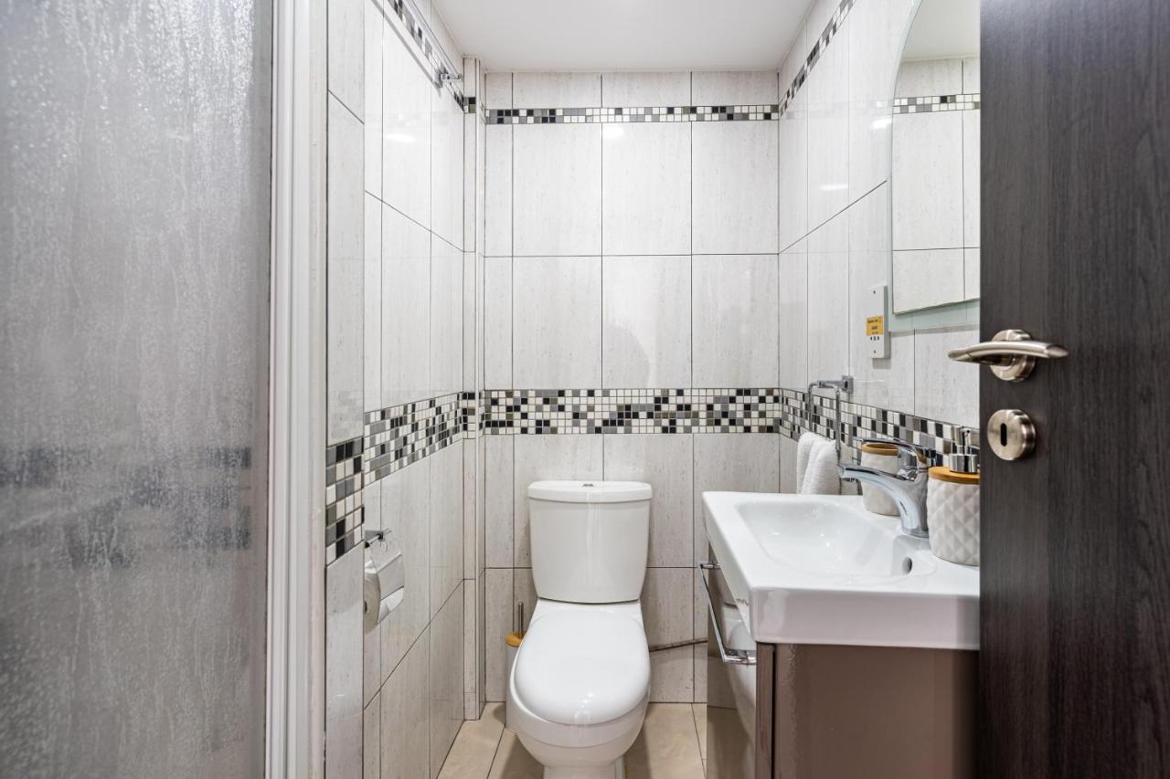 Beach Daze 1-Br Apt By Finikoudes Beach Λάρνακα Εξωτερικό φωτογραφία